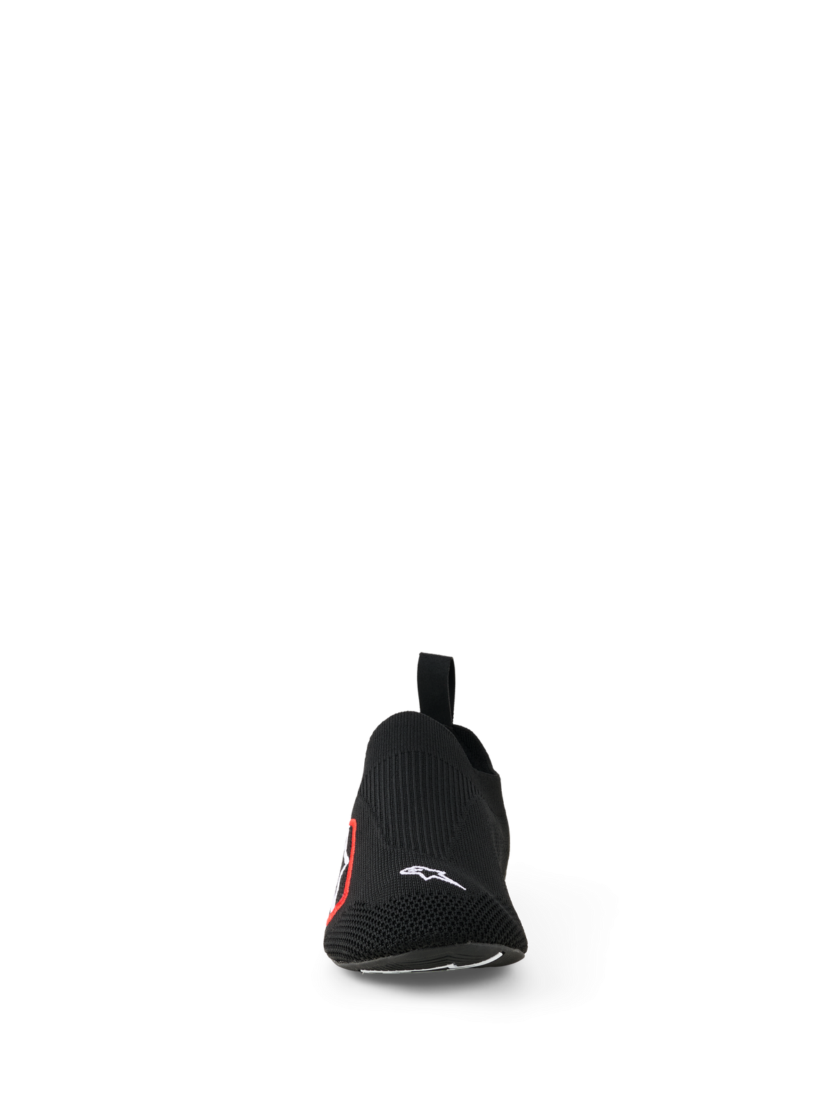Alpinestars Tech Gaming Shoes, sim-racingskor, svarta, vy framifrån med en sömlös stickad stretch-ovandel, liten vit Alpinestars-logotyp på tån, röd och vit logotyp på sidan, lättviktsdesign för pedalkänslighet och komfort