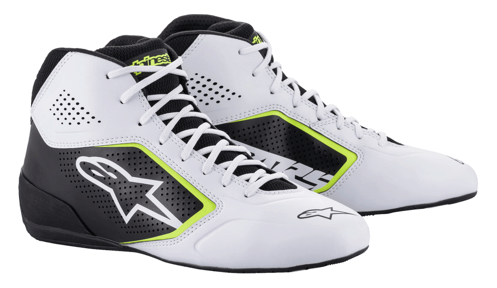 Alpinestars Tech-1 K Start V2-skor, kartingskor, vita, svarta och neongula, med perforerade sidopaneler, stor vit stjärnlogotyp och neongula detaljer, professionella motorsportskor
