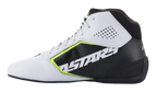 Alpinestars Tech-1 K Start V2-skor, kartingskor, vit, svart och neongul, sidovy med en perforerad ovandel i vit mikrofiber, svart sidopanel med framträdande ASTARS-logotyp, neongula detaljer och en strömlinjeformad svart sula.