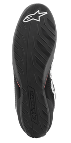 Alpinestars Tech-1 K Start V2-skor, kartingskor, vy av sulan, svart gummi med mönstrat slitbanemönster, vit Alpinestars-logotyp och präglad logotyp på hälen, designad för grepp på racingpedaler