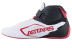 Alpinestars Tech-1 K V2-skor, kartingskor, vita, svarta och röda, sidovy med röd ASTARS-logotyp på en vit perforerad panel, svart ovandel med kardborreband och röda skosnören, tunn röd sula för precisionskörning