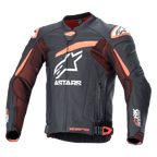 Alpinestars GP Plus R V4 Rideknit läderjacka, svart och orange motorcykeljacka för racing med vita logotyper, perforerat bröst och armar, orange axeldetaljer, dragkedja framtill med justerbara midjeremmar, hållbar sportig design