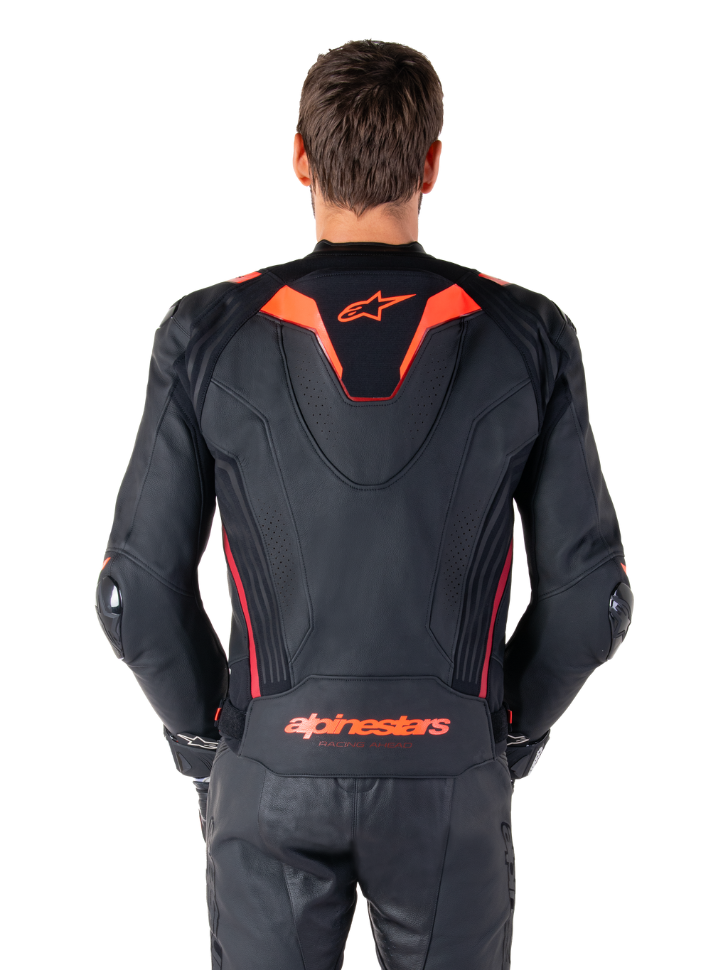 Alpinestars Missile V3 Ignition läderjacka, ryggvy, svart med detaljer i röd fluo och mörkrött, sportig aero-hump, Alpinestars-logotyp på ryggen, bärs med matchande svarta läderbyxor, högpresterande racingutrustning för motorcykel