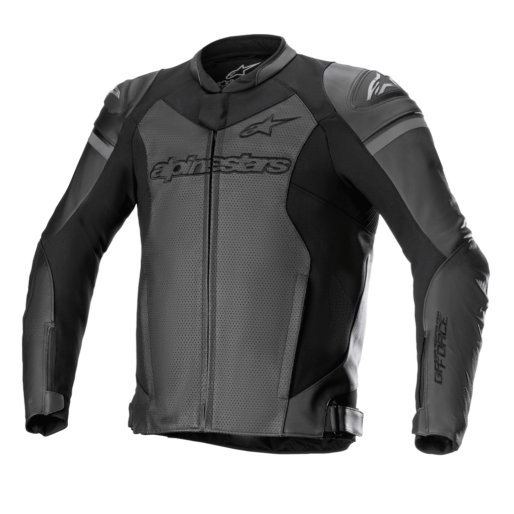 Alpinestars GP Force Airflow skinnjacka, motorcykeljacka för racing, svart och mörkgrå, perforerade paneler för ventilation, externa DFS Lite-axelskydd, tydlig logotyp på bröst och ärmar, premiumläderkonstruktion med justerbara midjeremmar