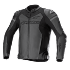 Alpinestars GP Force Airflow skinnjacka, motorcykeljacka för racing, svart och mörkgrå, perforerade paneler för ventilation, externa DFS Lite-axelskydd, tydlig logotyp på bröst och ärmar, premiumläderkonstruktion med justerbara midjeremmar
