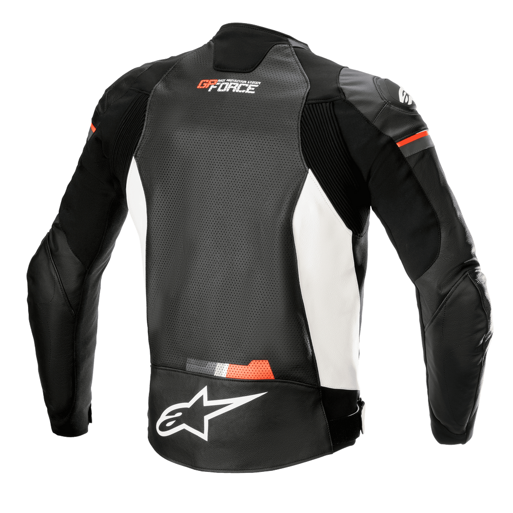 Alpinestars GP Force Airflow skinnjacka, vy bakifrån, svart, vit och röd fluo, perforerad ryggpanel i läder för ventilation, dragspelsformade stretchpaneler på axlar och sidor, vit Alpinestars-logotyp på nedre ryggen, GP Force-logotyp på övre ryggen, sportig motorcykelutrustning
