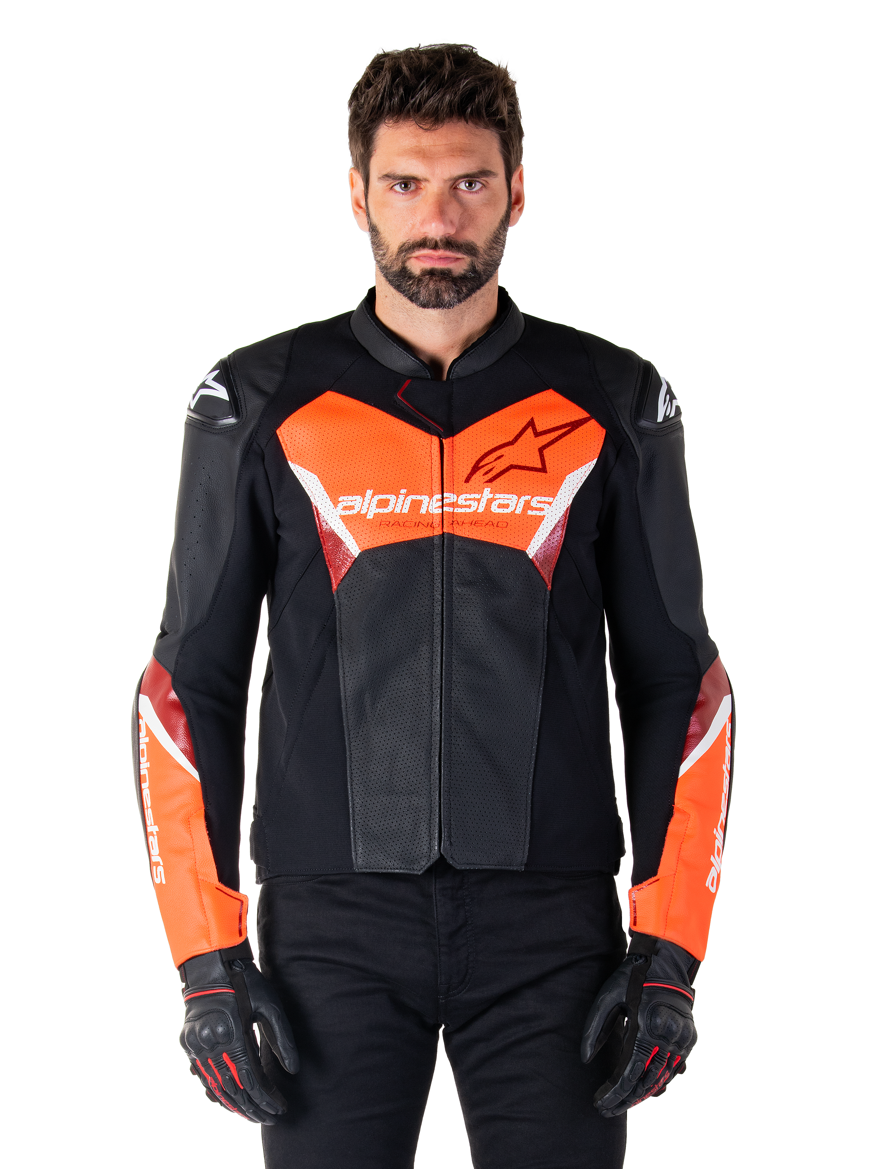 Alpinestars Faster V3 Airflow läderjacka, motorcykeljacka för racing, svart och röd fluo, perforerad läderkonstruktion med vita och röda detaljer, bärs med svarta handskar, högpresterande utrustning för gatkörning