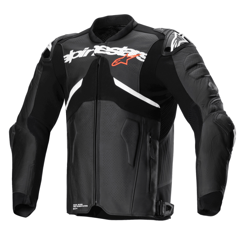 Alpinestars Atem V5 läderjacka, svart och vit, professionell motorcykelracingjacka med en stor vit Alpinestars-logotyp över bröstet med en liten röd stjärna, perforerade läderpaneler, integrerade DFS RR-axelskydd och en strömlinjeformad aerodynamisk design för sportmotorcykelkörning.