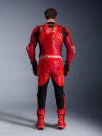 Alpinestars GP Plus V4 Sprint skinnställ, röd och svart racingoverall med aerodynamisk puckel, vy bakifrån.