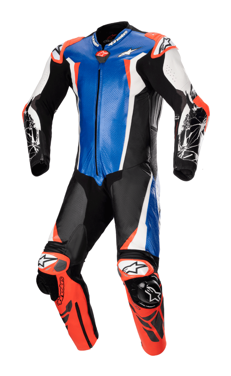 Alpinestars Racing Absolute V2 One Piece Leather Suit, metallicblå, svart, vit och röd fluo, professionellt racingskinnställ i känguruläder med externa GP DFS-glidare på axlar och knän samt perforerade paneler för prestanda på banan.