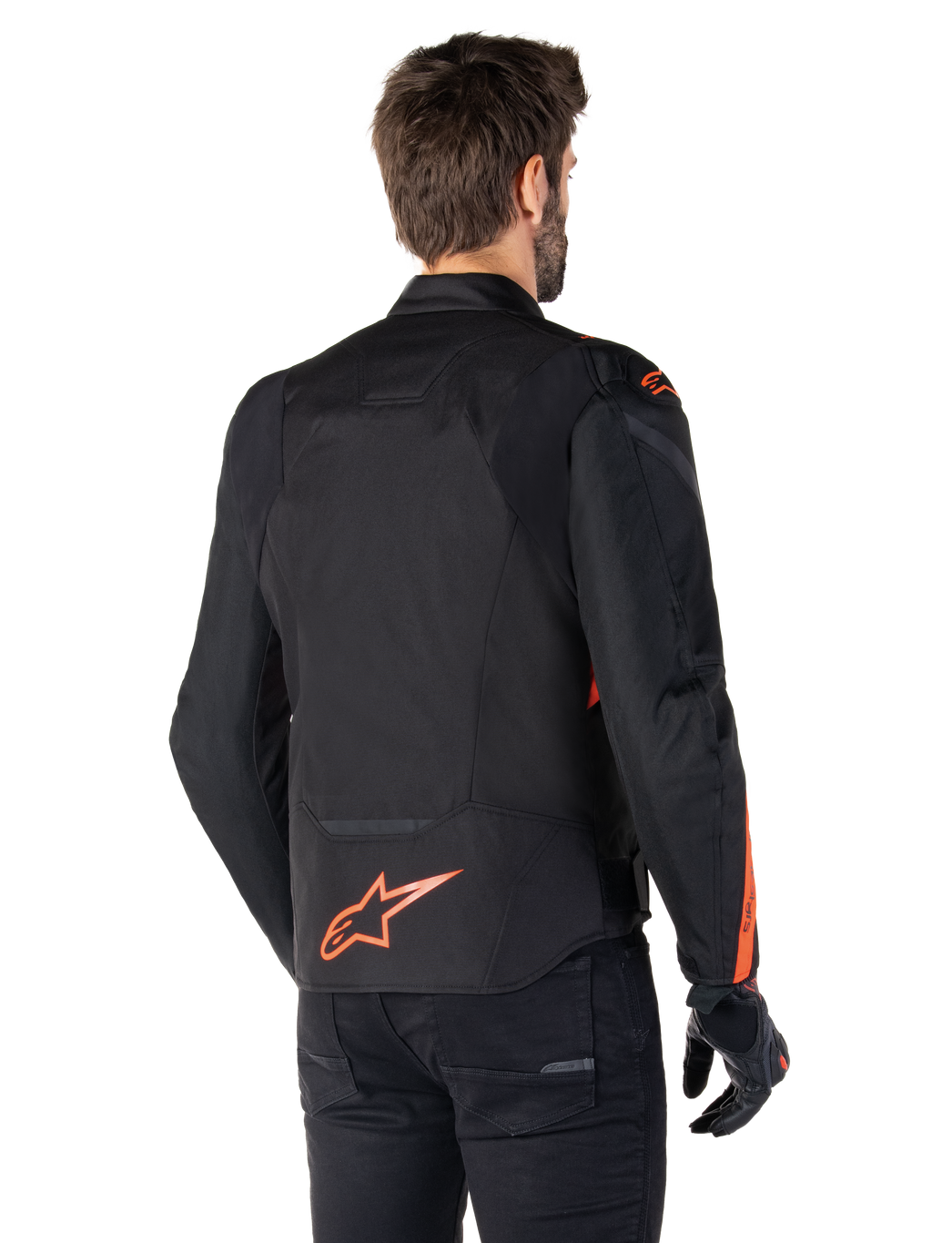Manlig modell bär Alpinestars T-Jaws V4 Waterproof Jacket sedd bakifrån, svart med fluoröda detaljer, med en fluoröd logotyp på nedre delen av ryggen och detaljer på axlar och ärmar, sportig motorcykelutrustning.