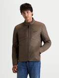 Alpinestars C 1 Waterproof jacka, brun urban motorcykeljacka i textil för herr, framifrån på en modell som visar vattentät konstruktion och ergonomisk krage