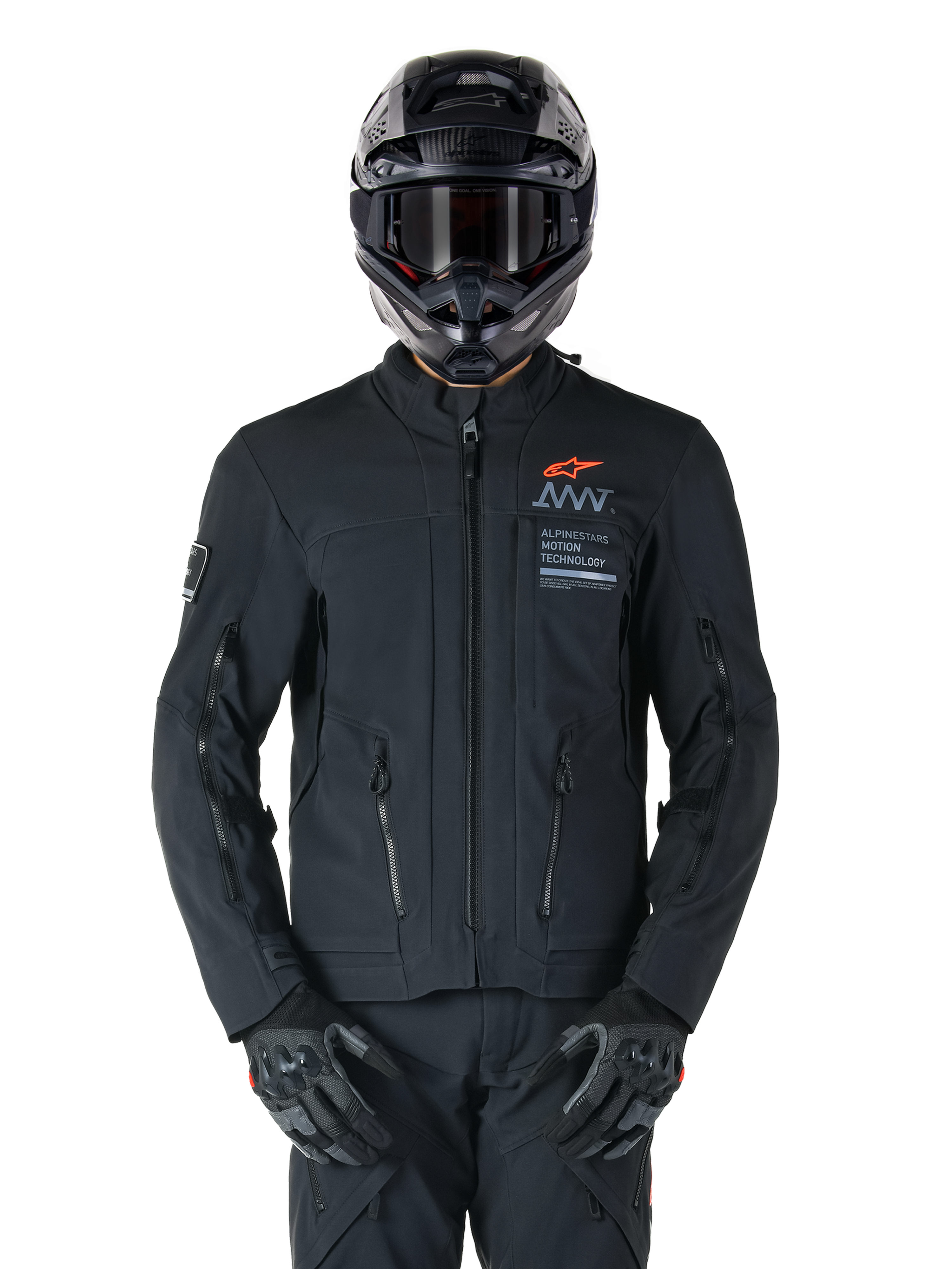 Alpinestars AMT-8 Stretch Drystar® XF-jacka, svart motorcykeljacka med orange Alpinestars-logotyp och grå AMT-branding, hög krage med dragkedja fram och ventilationsöppningar, bärs med svart hjälm och handskar, skyddande utrustning för adventure touring
