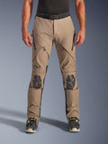 Alpinestars AMT-8 Stretch Drystar® XF-byxor, äventyrsbyxor i valnöt och svart, med ventilationsöppningar med dragkedja på låren, svarta förstärkta knäpaneler och ett justerbart midjebälte, designade för touring i alla väder.