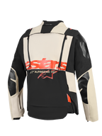 Alpinestars Halo Pro Drystar® XF Laminerad Jacka, vy bakifrån, textilkonstruktion i Mastic Black och creme, framträdande röd 'stars'-logotyp över mitten, dubbla vertikala dragkedjor för modulär ventilation, tekniska äventyrskläder för motorcykel
