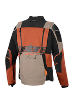 Alpinestars Halo Pro Drystar® XF laminerad jacka, motorcykeljacka för äventyr, Walnut Rust Black, vy bakifrån med vertikala ventilationsdragkedjor, stor Alpinestars-logotyp över mitten och hållbar ripstop-textilkonstruktion