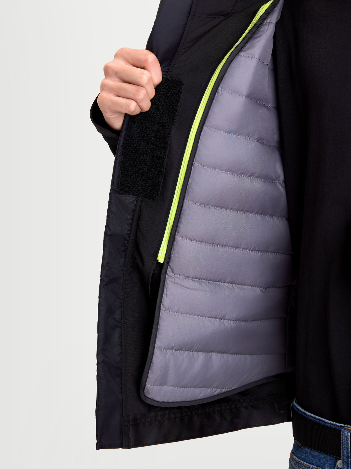 Alpinestars C 5 Drystar jacka, svart motorcykeljacka i softshell med avtagbar termoväst, närbild på modell