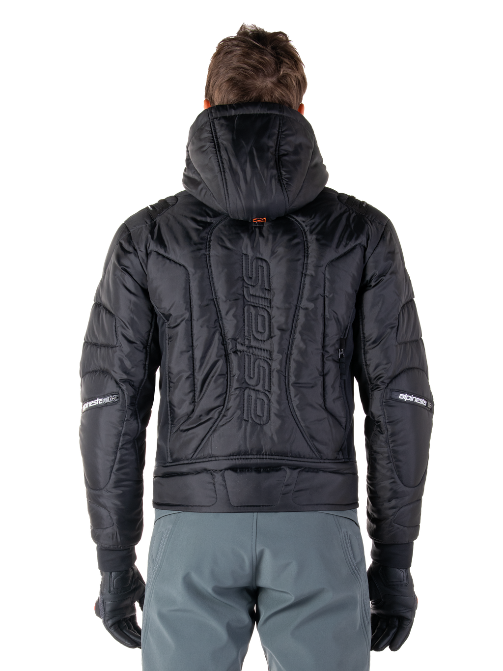 Alpinestars Mohobbs Waterproof Jacket, svart, vy bakifrån som visar quiltad och vadderad konstruktion, vertikalt 'astars'-ordmärke på ryggen, huvan uppe, modern moto-streetwear-stil