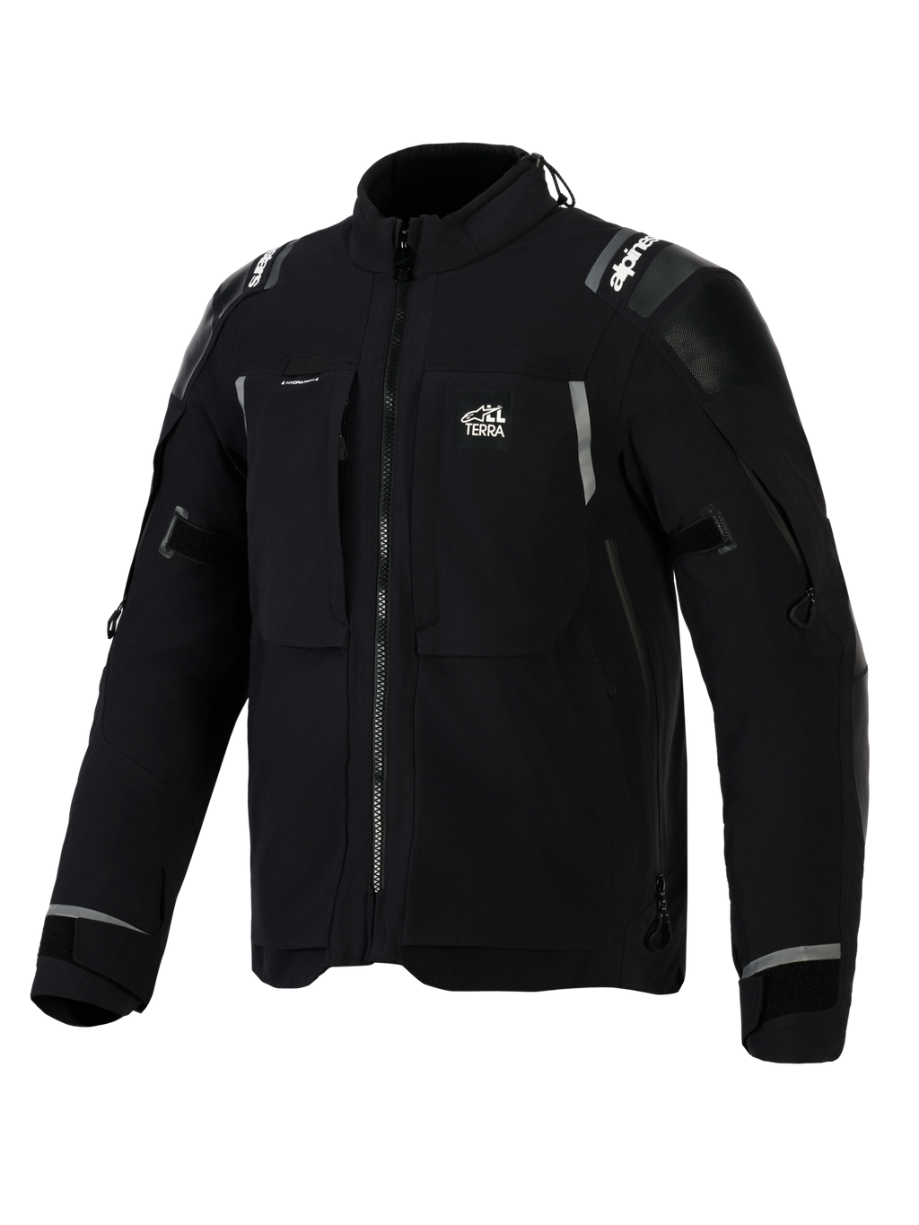 Alpinestars Andes Pro Drystar® XF-jacka, svart och mörkgrå äventyrsmotorcykeljacka, vy snett framifrån, med 'ALL TERRA'-logotyp på bröstet, reflekterande logotyper på axlarna, flera vattentäta fickor med dragkedja och justerbara ärmslut.