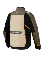 Alpinestars Cusco Drystar®-jacka, sedd bakifrån, Walnut Aluminum Black, äventyrsmotorcykeljacka i textil med en stor beige ryggpanel, orange diagonala detaljer och reflekterande logotyper på ett brunt och svart skal.
