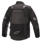 Alpinestars Halo Drystar®-jacka, motorcykeljacka för äventyrstouring, svart, vy bakifrån med stor ventilationspanel på ryggen, "astars adventure tech"-logotyp, reflekterande axel- och armbågspartier och integrerad förvaringsficka nedtill på ryggen med stjärnlogotyp