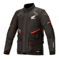 Honda Andes V3 Drystar-jacka, motorcykeljacka för touring, svart med röda accenter, vy framifrån med stora cargofickor och justerbara remmar, teknisk textilkonstruktion med Honda-vinge och Alpinestars-logotyper, äventyrsinspirerad design