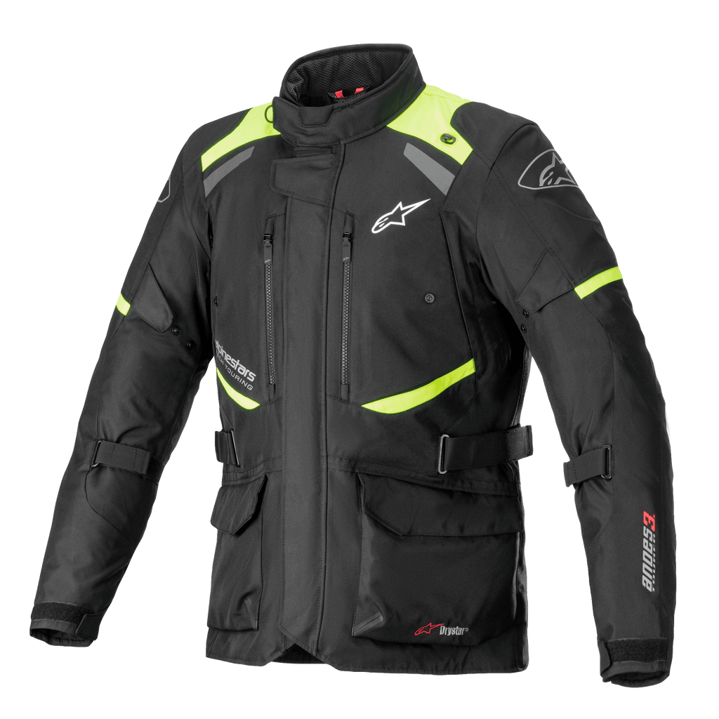 Alpinestars Andes V3 Drystar-jacka, motorcykeljacka för touring, svart med neongula detaljer, ventilationsöppningar med dragkedja på bröstet, stora cargofickor fram, justerbara midjeremmar, Alpinestars-branding, teknisk vattentät äventyrsutrustning