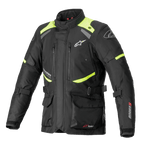 Alpinestars Andes V3 Drystar-jacka, motorcykeljacka för touring, svart med neongula detaljer, ventilationsöppningar med dragkedja på bröstet, stora cargofickor fram, justerbara midjeremmar, Alpinestars-branding, teknisk vattentät äventyrsutrustning