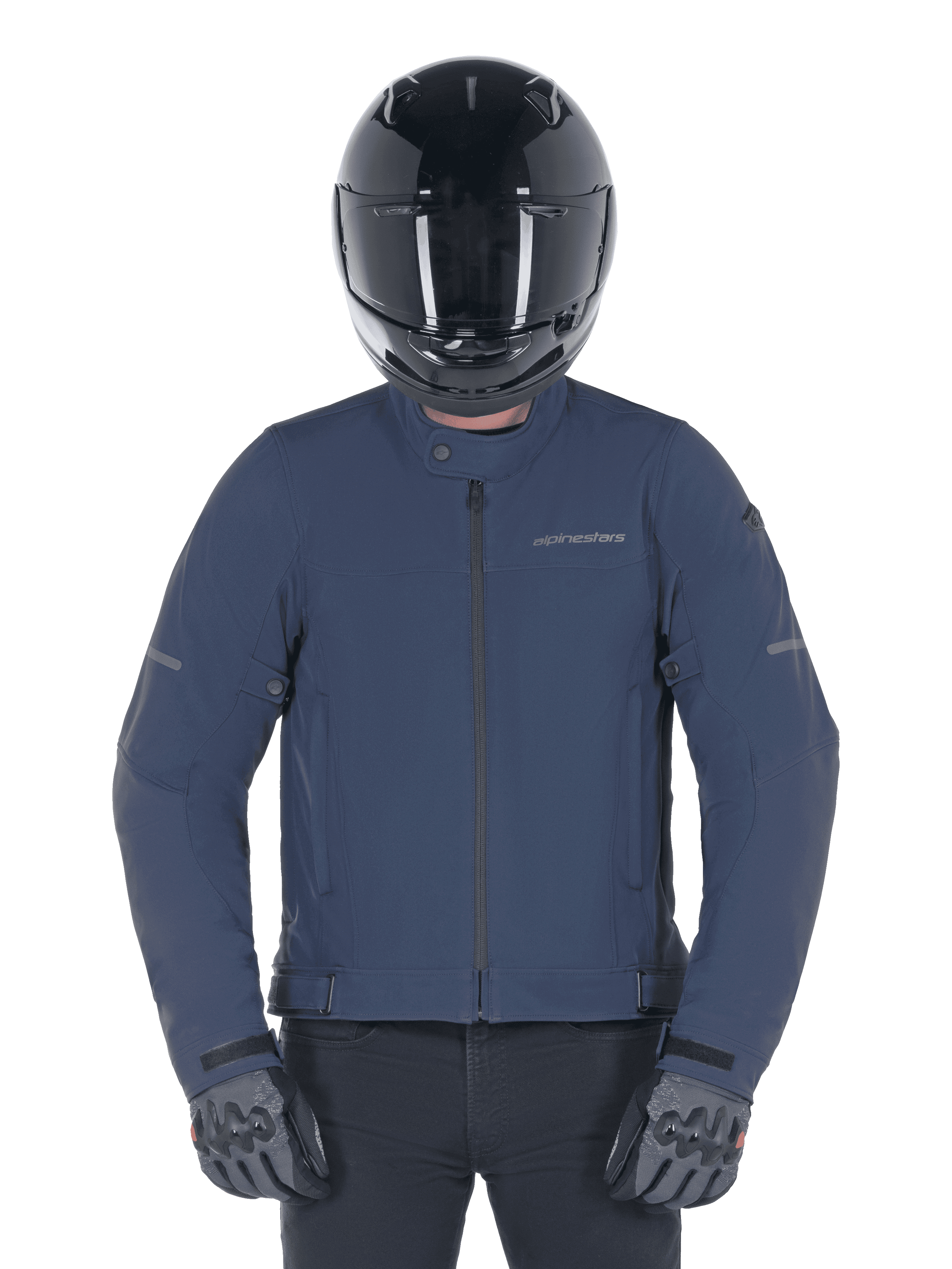 Alpinestars Husker Waterproof Jacket, Night Navy, urban motorcykeljacka buren med en svart helhjälm och gråa handskar, med en teknisk softshell-utsida och diskret branding
