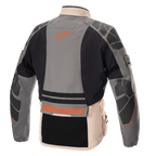 Alpinestars AMT-10R Drystar® XF-jacka, äventyrsmotorcykeljacka, grå, ljusbrun och orange, baksida som visar skyddande axel- och armbågsförstärkningar, orange Alpinestars-logotyp, modulär allvädersdesign i textil