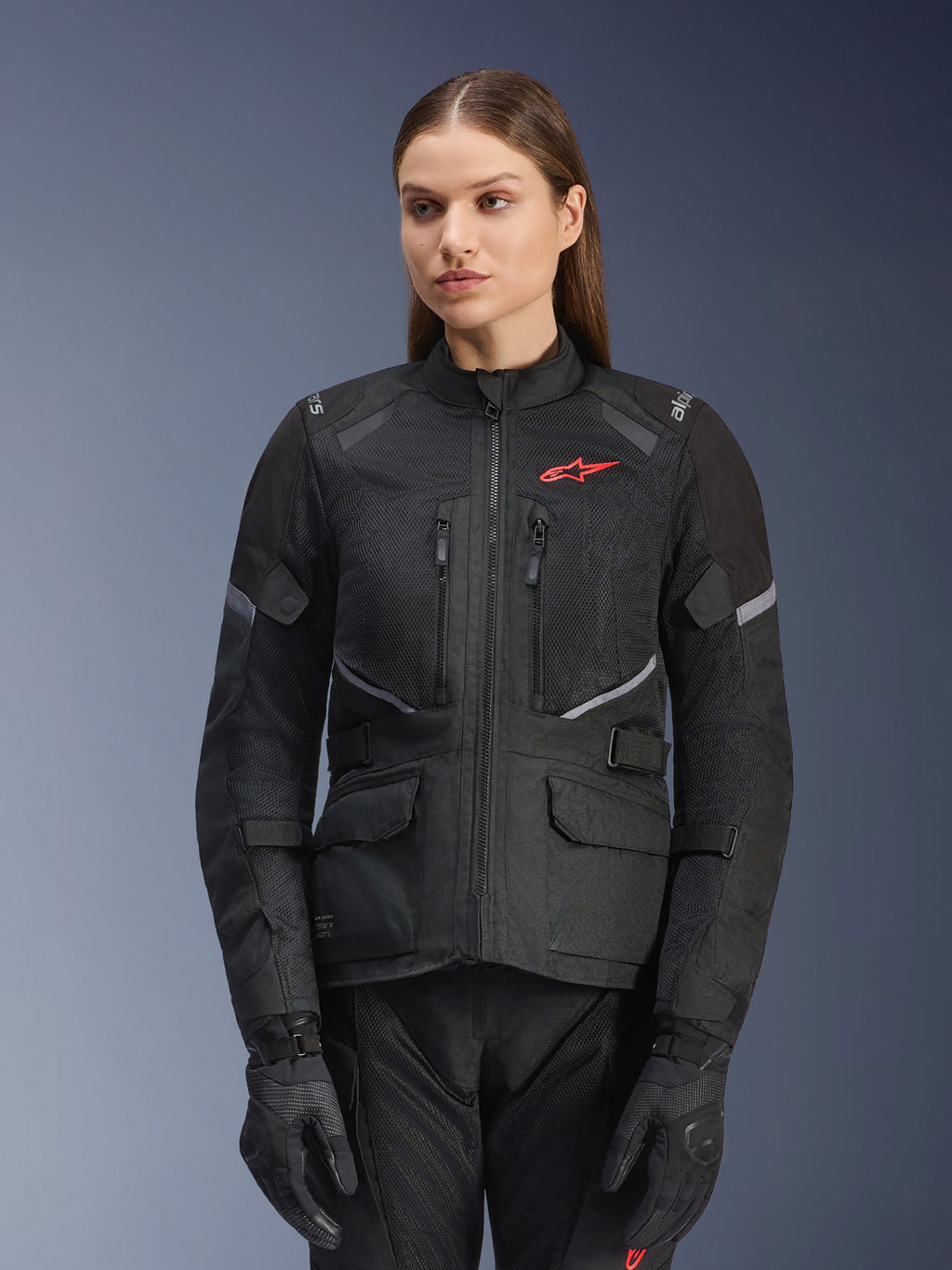 Alpinestars Stella Andes Air Drystar® Jacka, touringjacka för damer, svart med grå accenter och en liten röd logotyp, med ventilationspaneler i mesh, hög krage och flera praktiska fickor, bärs med matchande handskar och byxor