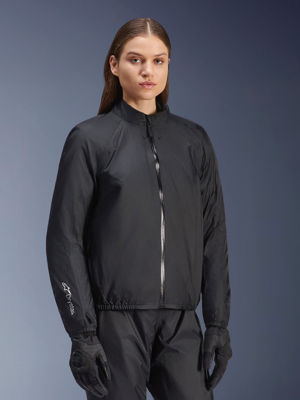 Alpinestars Stella Andes Air Drystar®-jacka, motorcykeljacka för dam, svart, med det avtagbara vattentäta membranlagret med hel dragkedja framtill och Drystar-logotyp på ärmen, bärs med matchande svarta mc-byxor och handskar