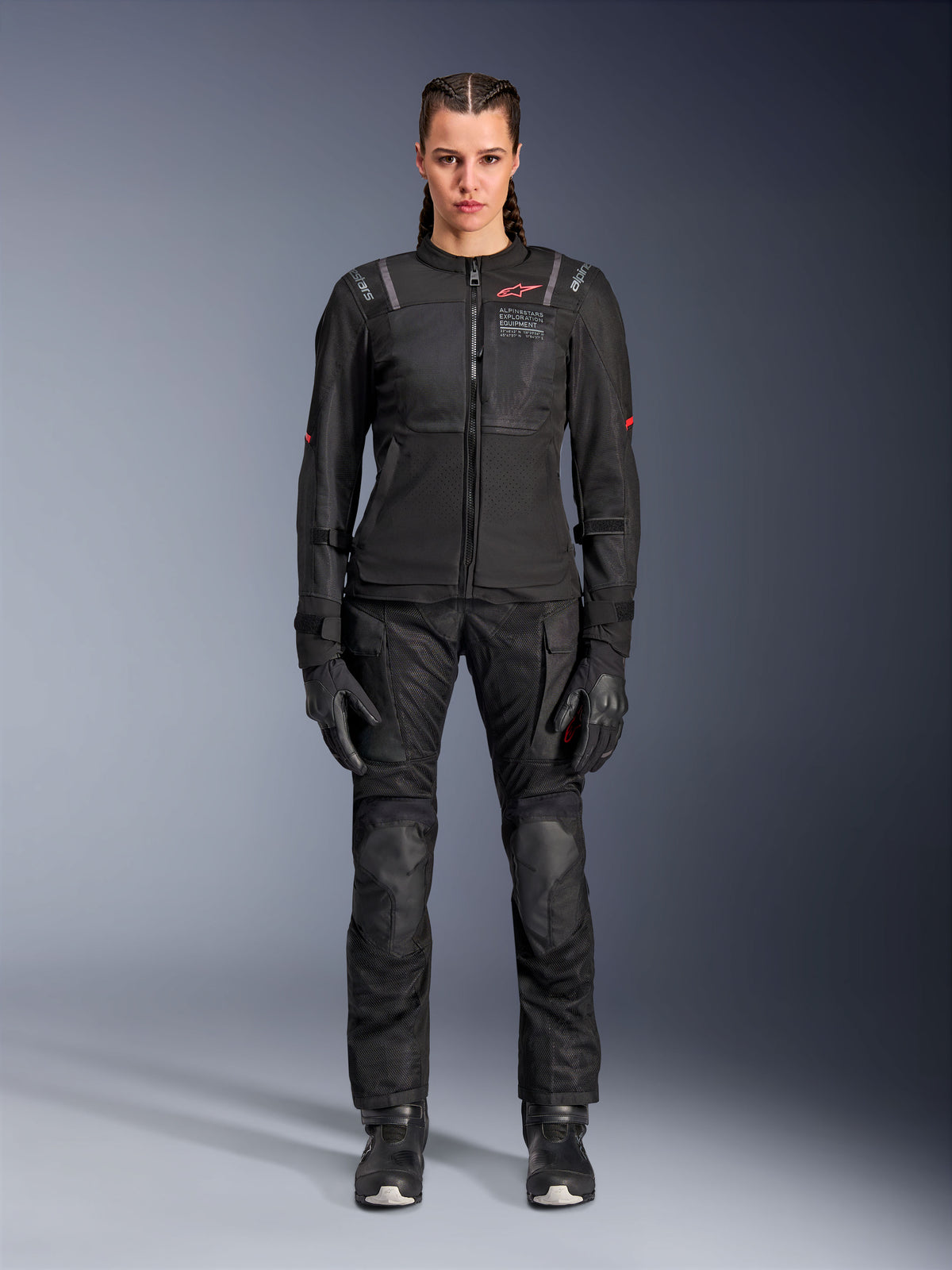 Alpinestars Stella Andes Air Drystar Pants, dambyxor för motorcykeltouring, svarta, med ventilationspaneler i mesh och förstärkt knäskydd, bärs med matchande jacka och handskar, äventyrstouringkläder