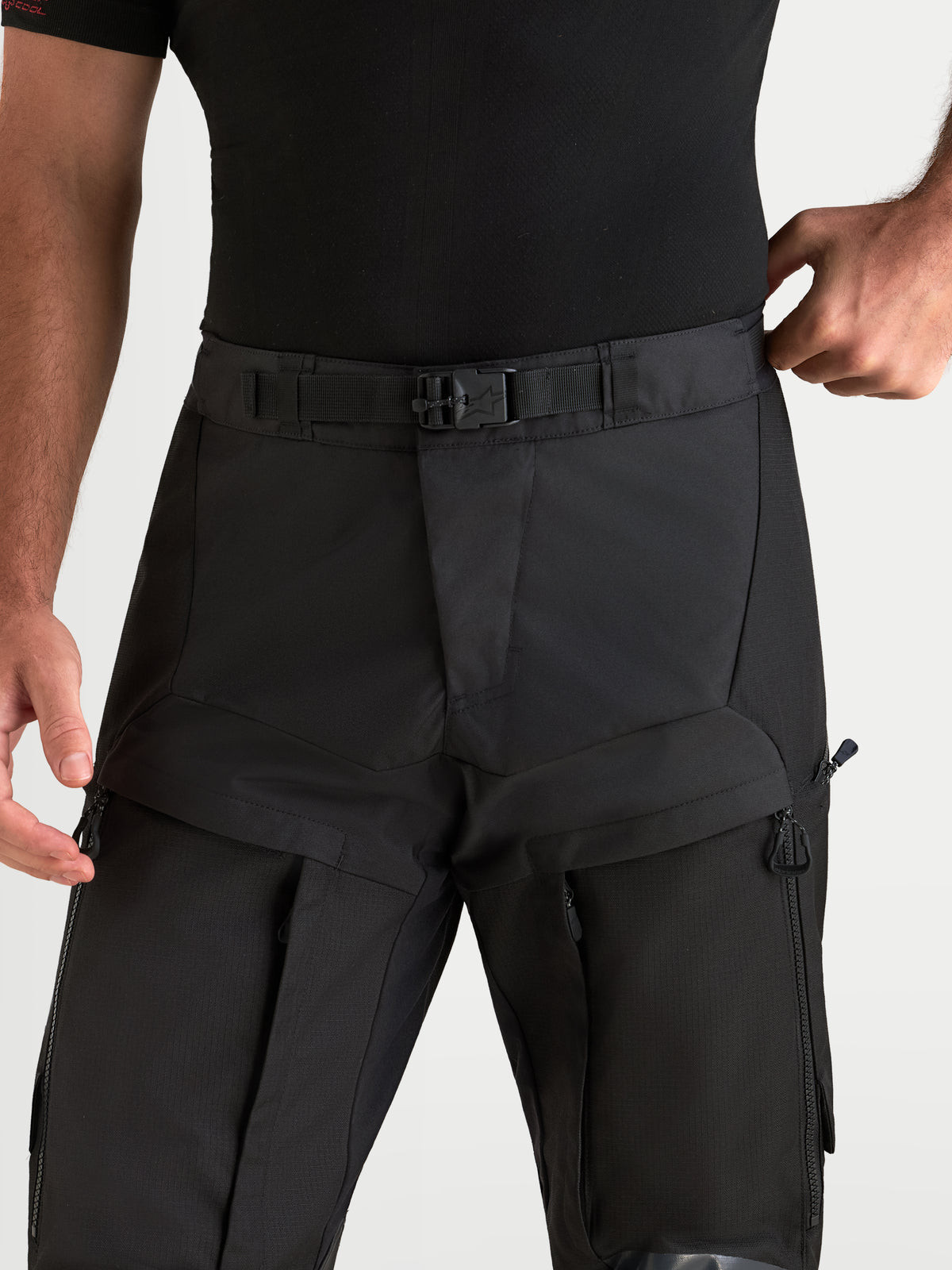Alpinestars Harok V2 Drystar byxor, svarta äventyrsmotorcykelbyxor för herr, justerbart bälte med magnetspänne och ventilationsdragkedjor vid låren