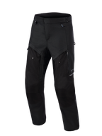 Alpinestars Cusco Drystar® Byxor, äventyrsbyxor för motorcykel, svarta, vy framifrån, med dragkedjeförsedda ventilationspaneler på låren, slitstark ripstop-textilkonstruktion och ergonomisk design för touring- och äventyrskörning
