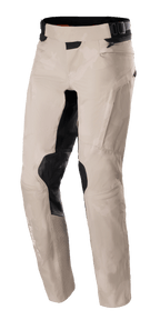 Alpinestars AMT-10LAB Drystar® XF-byxor, äventyrsmotorcykelbyxor, Aluminum Camo, ljusgrått kamouflagemönster med svarta förstärkta paneler på knäna och innerlåren, teknisk textilkonstruktion med justerbar midja och Drystar-logotyp på underbenet
