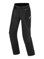 Alpinestars Stella Andes V4 Drystar® byxor, äventyrsmotorcykelbyxor för dam, svarta, vy framifrån som visar teknisk textilkonstruktion, vit Alpinestars-logotyp på vänster lår, cargofickor och ventilationsdragkedjor, slitstark MC-utrustning för alla väder