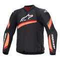 Alpinestars T-GP Plus R V4-jacka, svart motorcykeljacka med röda och fluo-orangea ränder, stor vit logotyp på bröstet, sportig textildesign med rött kragfoder och märkta ärmar, högpresterande sportutrustning