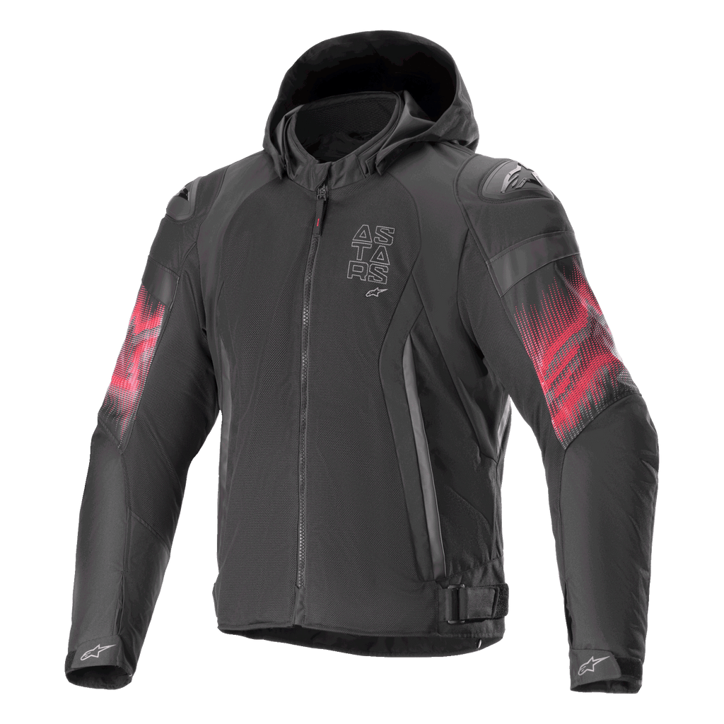 Alpinestars Zaca Air Venom WP-jacka, motorcykeljacka i textil, svart och klarröd, röda gradientmönster på ärmarna, vertikal ASTARS-logotyp på bröstet, design med huva och meshkonstruktion för ventilation, sportig mc-utrustning
