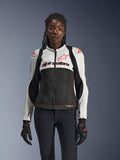 Alpinestars Stella SMX Air jacka för dam, isgrå, svart och Coral Fluo, med meshkonstruktion och perforerade paneler, bärs av en kvinnlig modell med svarta motorcykelhandskar och byxor, vy framifrån.