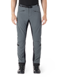 Alpinestars Alden-byxor, Urban Gray med svarta paneler, tekniska motorcykelbyxor, vy framifrån med dragkedjeförsedda fickor och integrerat magnetiskt midjebälte, softshell-design med smal passform för stadspendling