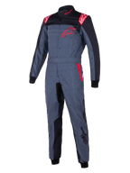 Alpinestars KMX-9 V3 Graphic 6-dräkt, kartingdräkt, antracitgrå med svarta och röda detaljer, med en spräcklig grafisk design, röd stjärnlogotyp på bröstet, svarta innerpaneler och röda axeldetaljer, professionell racingutrustning för motorsport