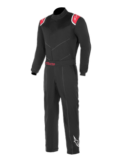 Alpinestars Kart Indoor Suit, svart och röd kartingoverall, med röda axelpaneler med vita stjärnlogotyper, justerbart midjebälte med röd Alpinestars-logotyp, vit stjärnlogotyp på vänster underben