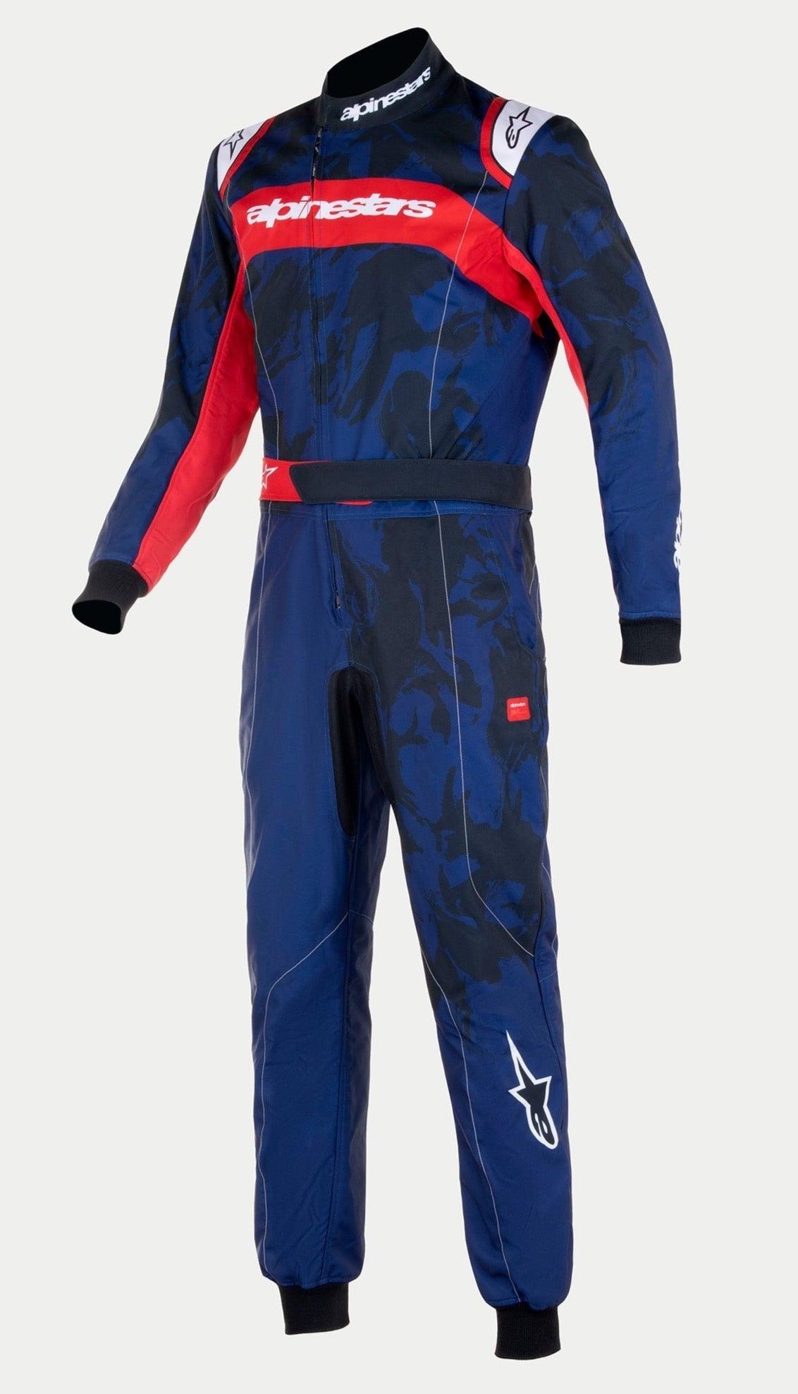 Alpinestars Youth KMX-9 V3 Graphic 5 kartingoverall, marinblå och röd, med ett mörkblått abstrakt grafiskt mönster, röd bröstpanel med vit logotyp, svarta ribbade muddar och krage, professionell racingdesign i ett stycke