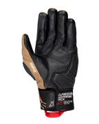 Alpinestars Belize V3 Drystar®-handskar, vy av handflatan på en motorcykelhandske med kort manschett i svart och Gobi Brown, läderkonstruktion med förstärkt handflata, perforerade detaljer och röd dragflik.