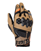 Alpinestars Belize V3 Drystar-handskar, äventyrsmotorcykelhandskar, Gobi Brown och svart, med injicerat SP-knogskydd, kort manschett, perforerade läderpaneler, orange detaljer och Alpinestars-branding på manschetten