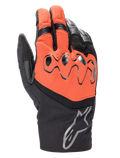 Alpinestars Hyde XT Drystar® XF-handskar, motorcykelhandskar för touring, Fire Red och svarta, med skyddande viskoelastiska knogar, Alpinestars-logotyp på mudden samt vattentät textil- och läderkonstruktion.