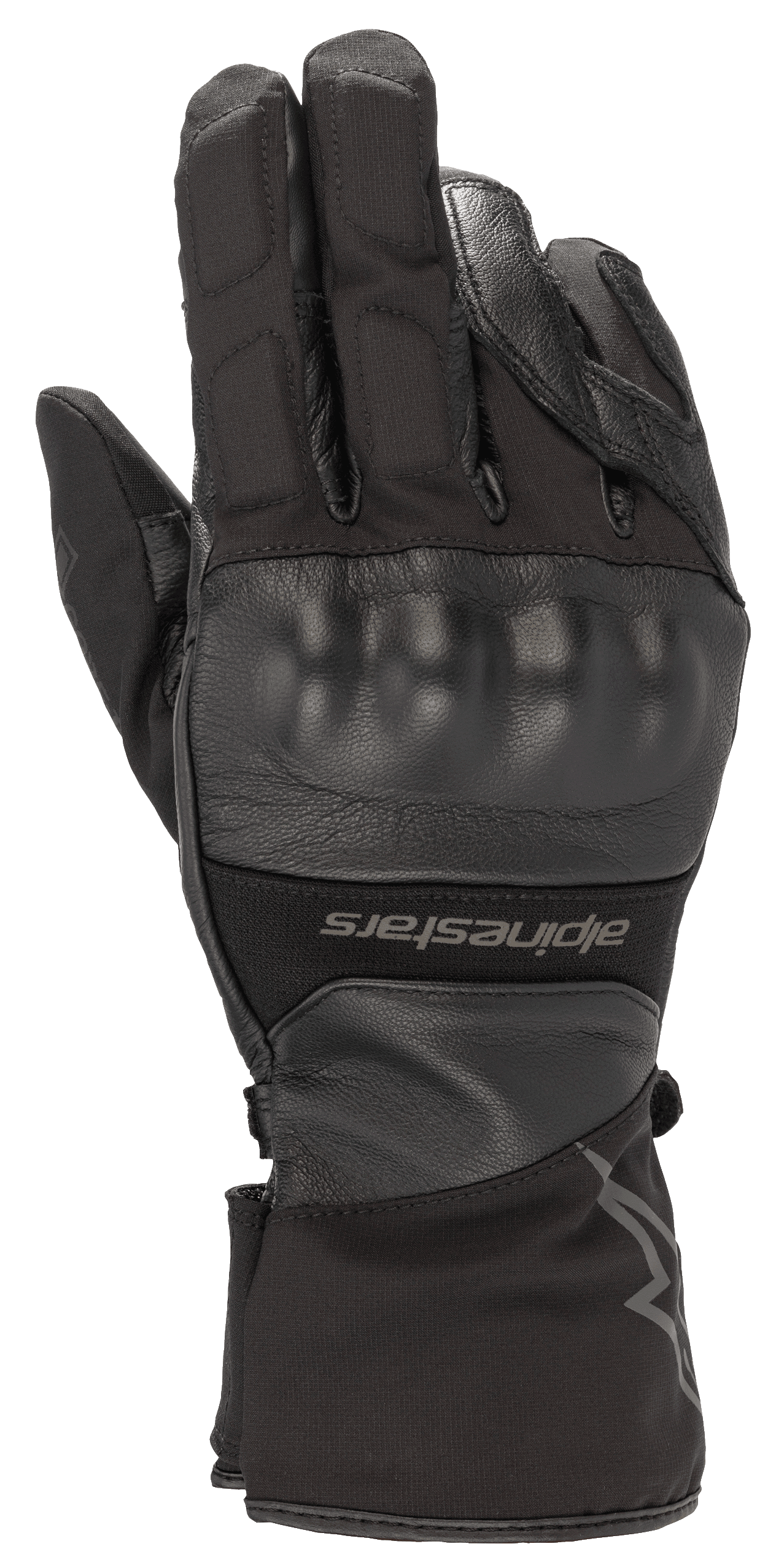 Alpinestars Range 2 In One GORE-TEX-handske med Goregrip-teknik, svart motorcykelhandske, vy av handryggen med ett formgjutet knogskydd, läder- och tygkonstruktion, lång krage med Alpinestars-logotyp, vattentät utrustning för äventyrstouring