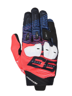 Alpinestars MM93 Spx 1 handskar, racinghandskar för motorcykel, röda, blå och svarta, vitt knogskydd, framträdande 93 Marc Marquez-grafik, texturerat tyg med svarta fingerglidare, sportig racingdesign med Alpinestars-logotyp på handleden