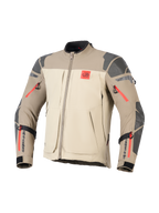 Alpinestars Nazca 3L GORE-TEX PRO Jacket, Walnut Rock Brown, äventyrsmotorcykeljacka, färgblockering i beige och ljusbrunt, grå texturerade förstärkningar på axlar och armbågar, klaröda dragkedjedetaljer, röd 'ALL TERRA'-logotyp på bröstet, svart Alpinestars-branding på underarmarna, slitstark textilkonstruktion
